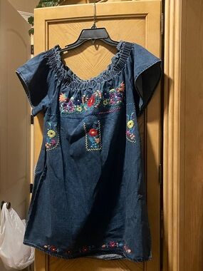 Signatures jean embroidered dress size large